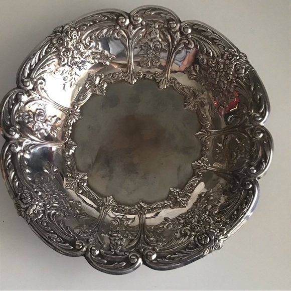 SHEFFIELD SILVER CO. "Royal Bouquet" 7" Silver Plate Round Candy Dish #1580 -USA - Picture 2 of 14